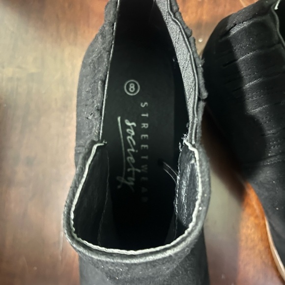 Size 8 Suede booties - Picture 5 of 6